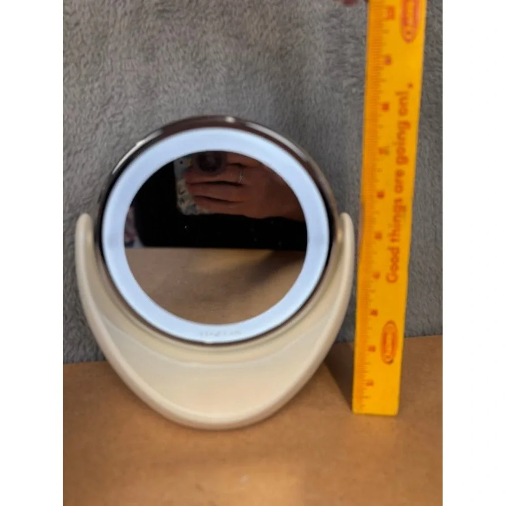 TEC.BEAN Lighted Makeup Mirror White‎ Chrome LED Ring Light Battery Op Round